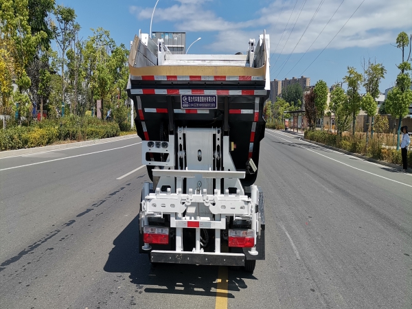 4.5t纯电动自装卸式垃圾车
