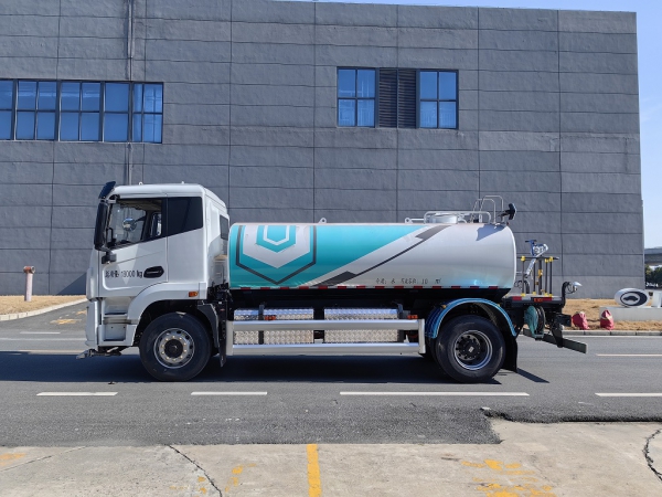 18t纯电动洒水车