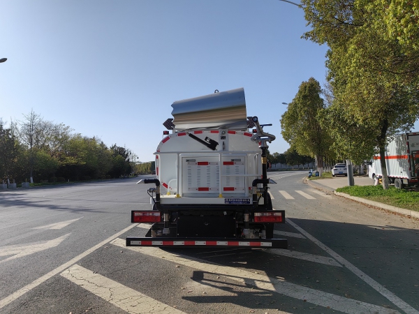 10t纯电动多功能抑尘车