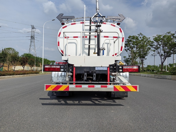 18t纯电动洒水车