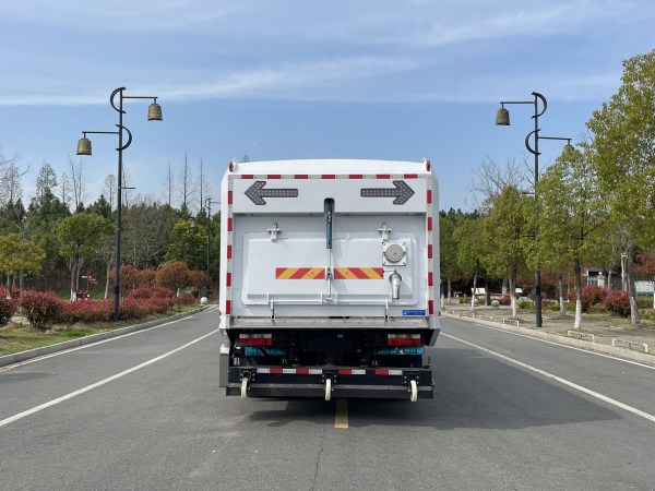 18t纯电动扫路车