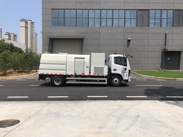 9t氢燃料护栏清洗车