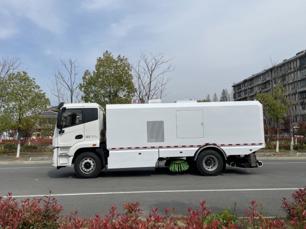 18t纯电动扫路车