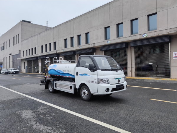 4.5t纯电动洒水车