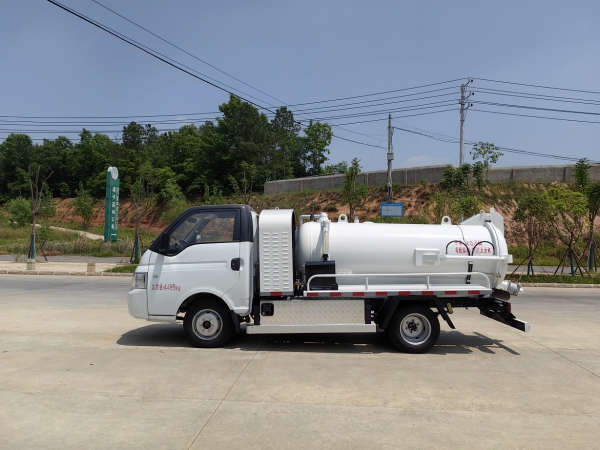 4.5t纯电动吸污车