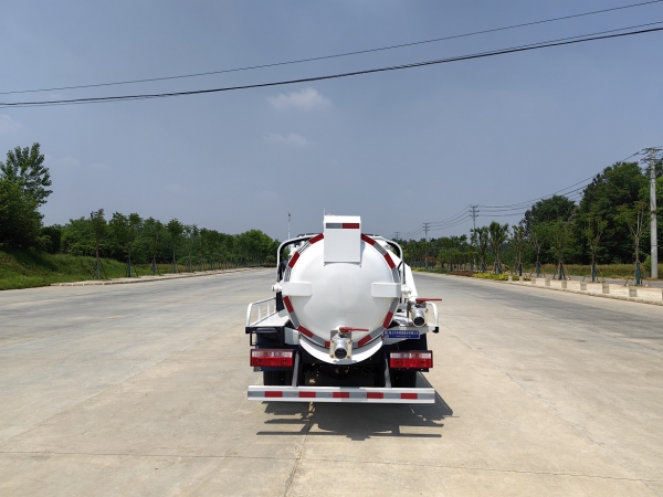 4.5t纯电动吸污车