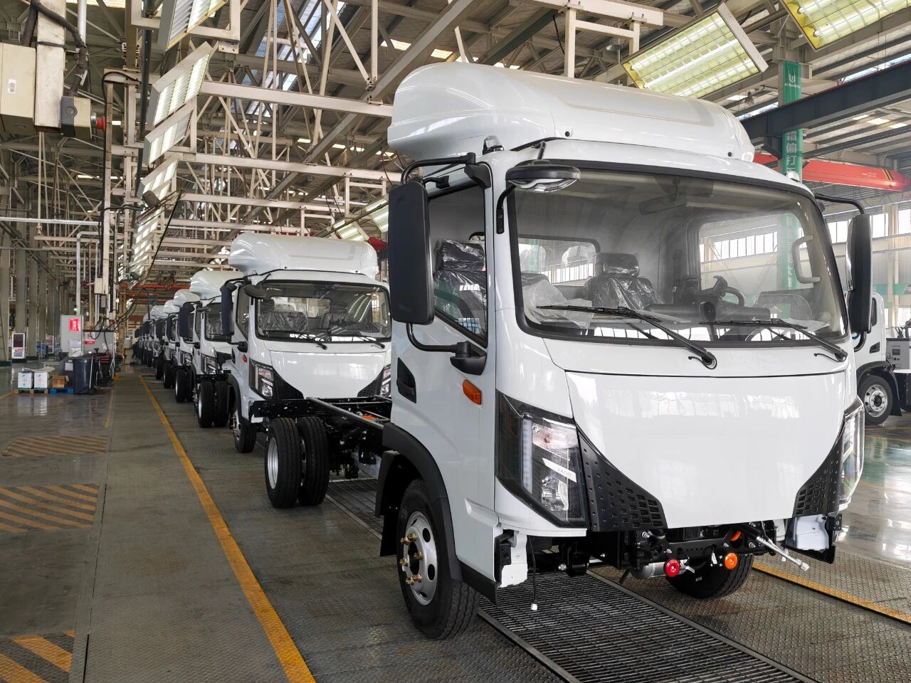 新能源环卫车“加速跑”，紧急订单交付背后的速度与温度