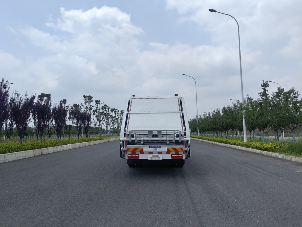 18t纯电动压缩垃圾车
