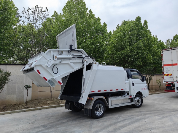 4.5t纯电动压缩式垃圾车