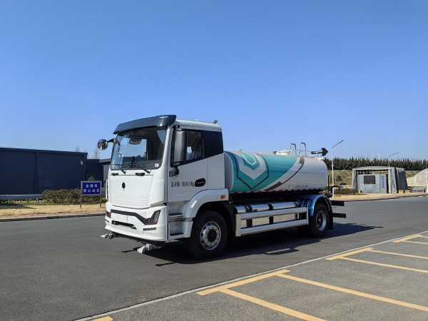 18t纯电动洒水车
