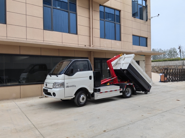 4.5t纯电动车厢可卸式垃圾车