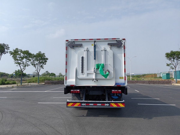 18t纯电动洗扫车