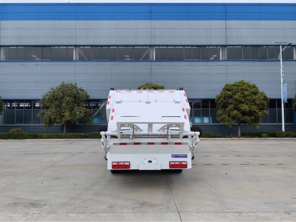 10t纯电动洒水车